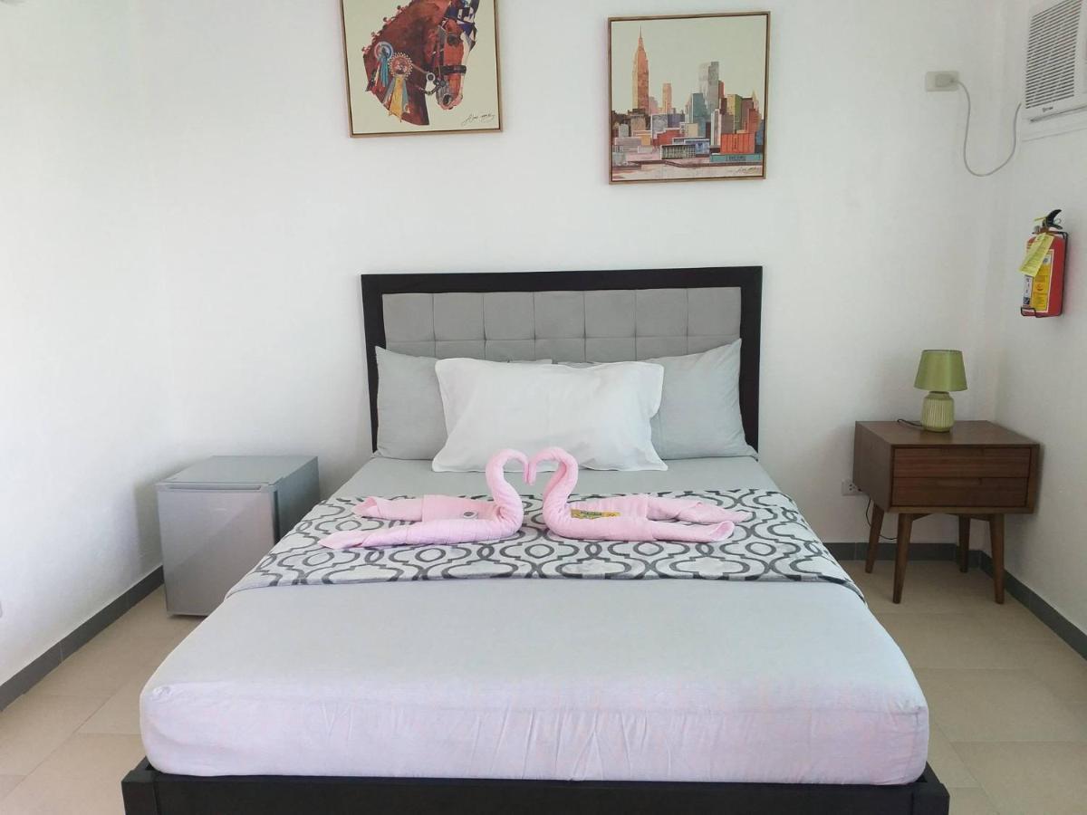 Bernis Hostel Moalboal Extérieur photo