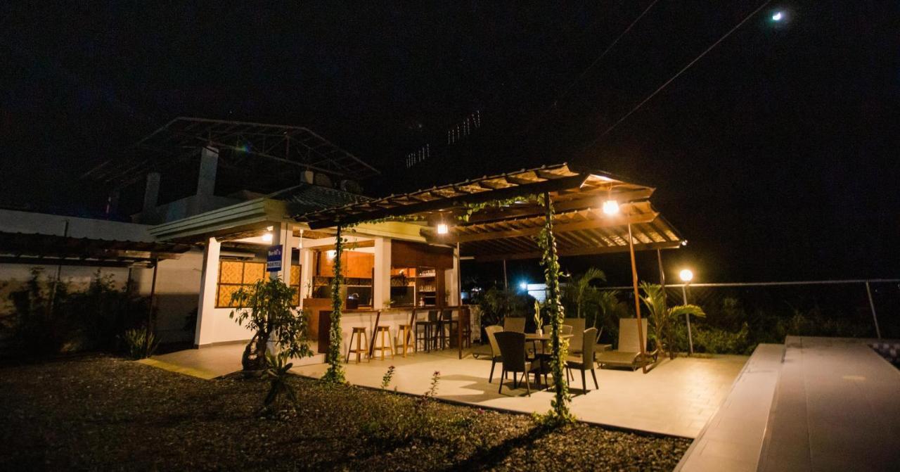Bernis Hostel Moalboal Extérieur photo