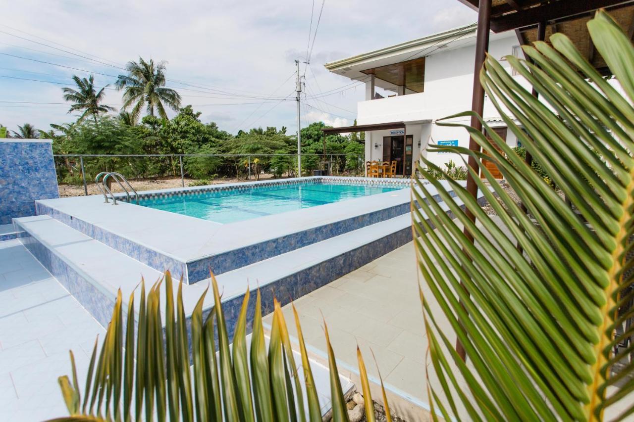 Bernis Hostel Moalboal Extérieur photo