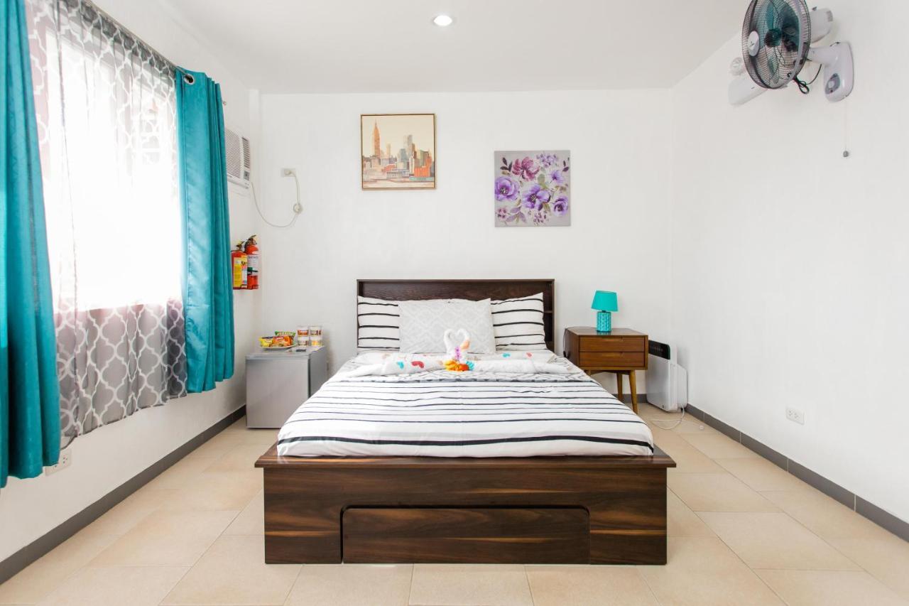 Bernis Hostel Moalboal Extérieur photo
