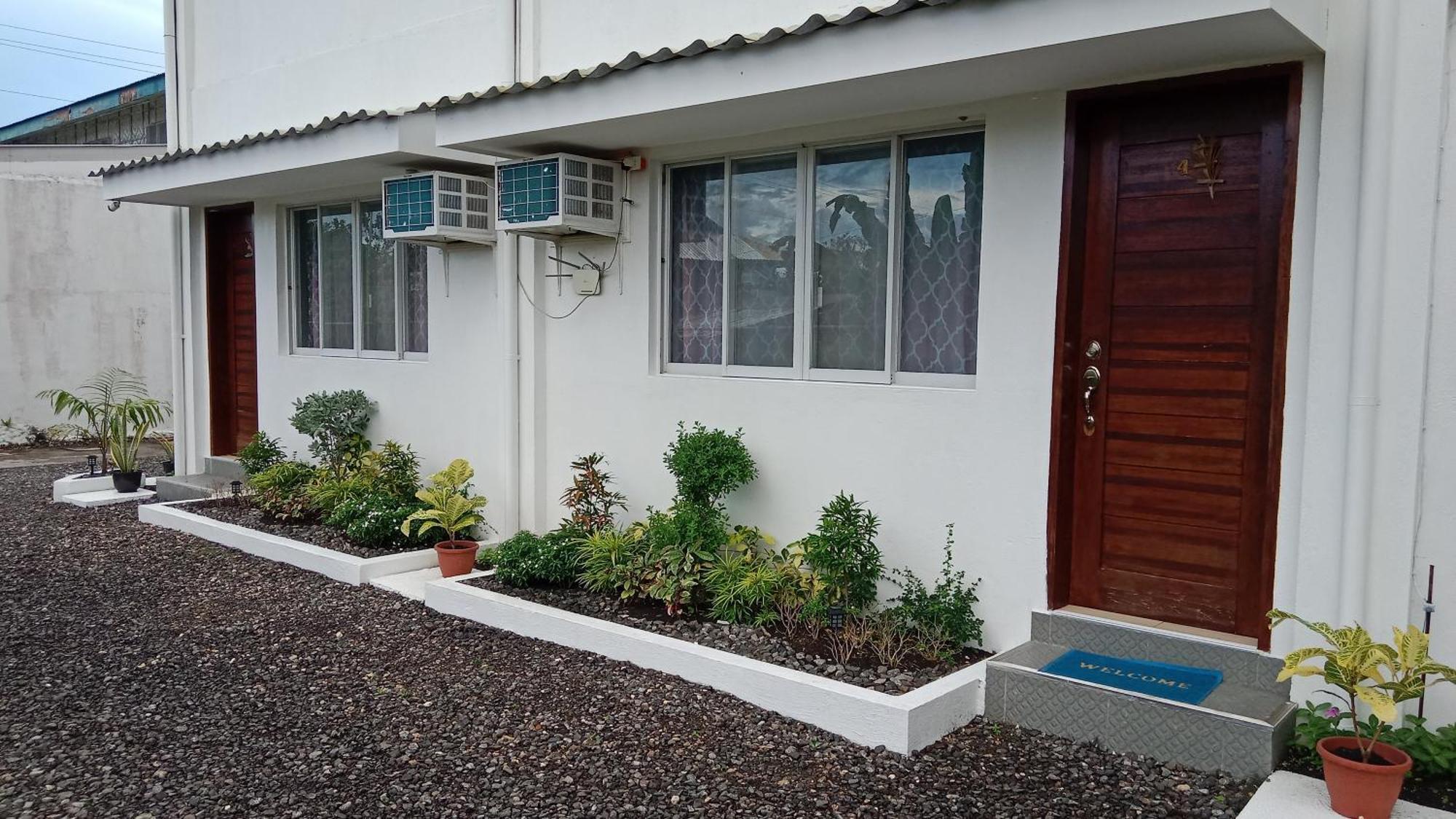 Bernis Hostel Moalboal Extérieur photo