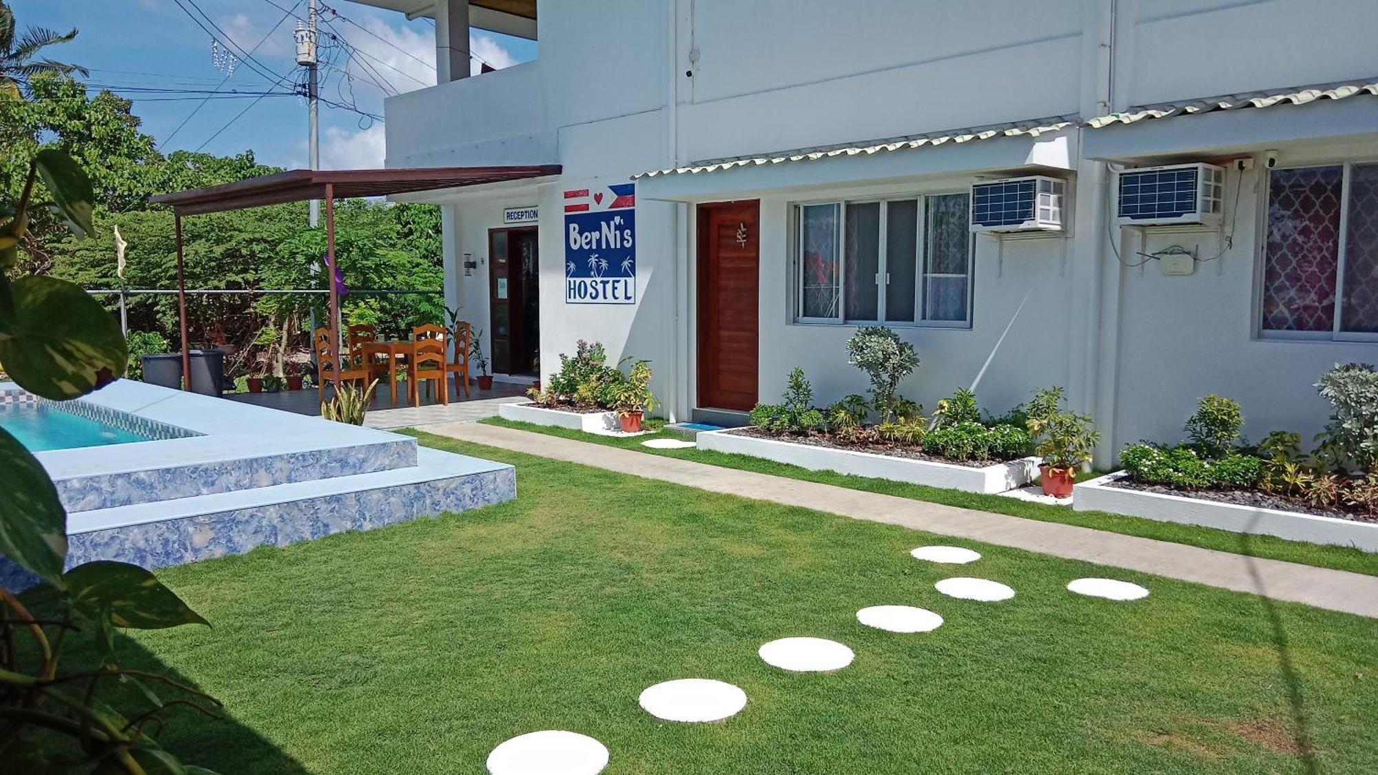 Bernis Hostel Moalboal Extérieur photo